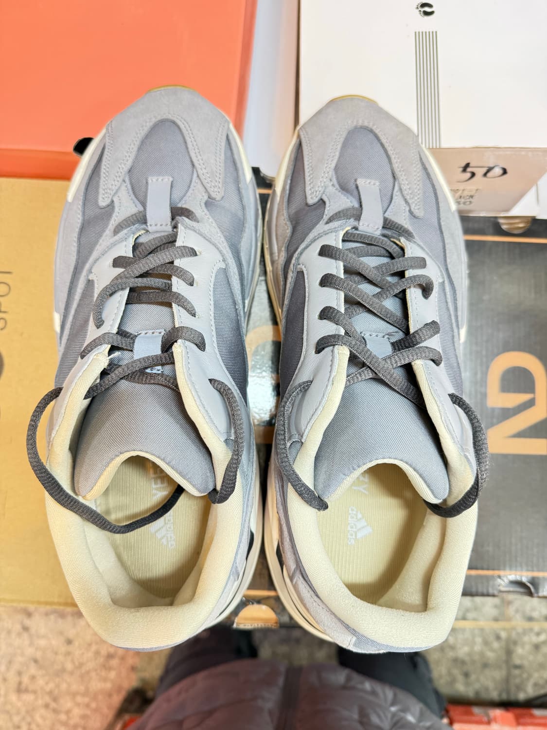 (285) 아디다스 이지부스트 700  마그넷 상품이미지2