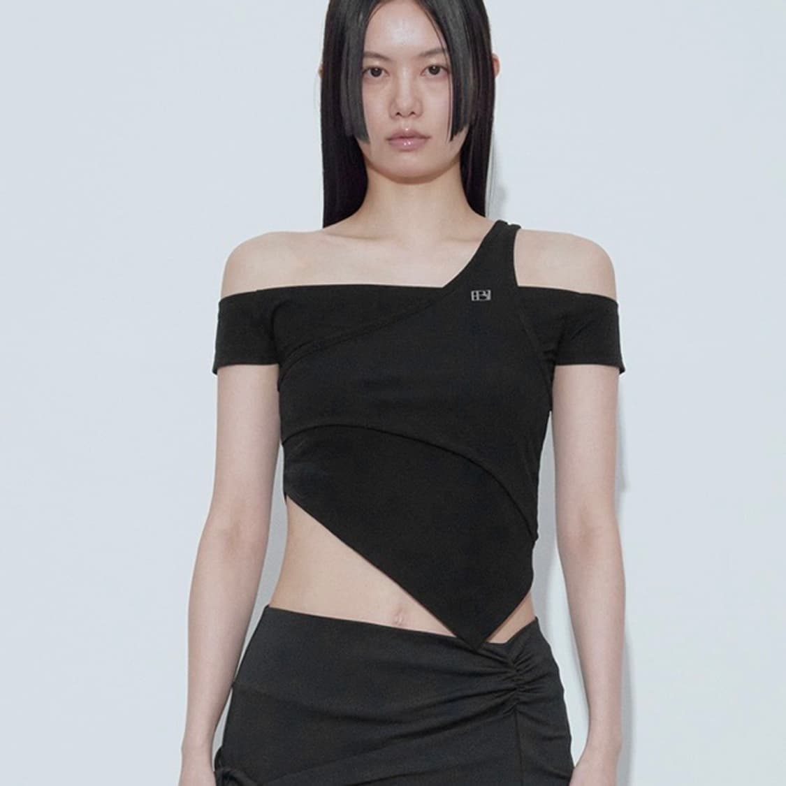 LAYERED OFF-SHOULDER TOP 상품이미지1