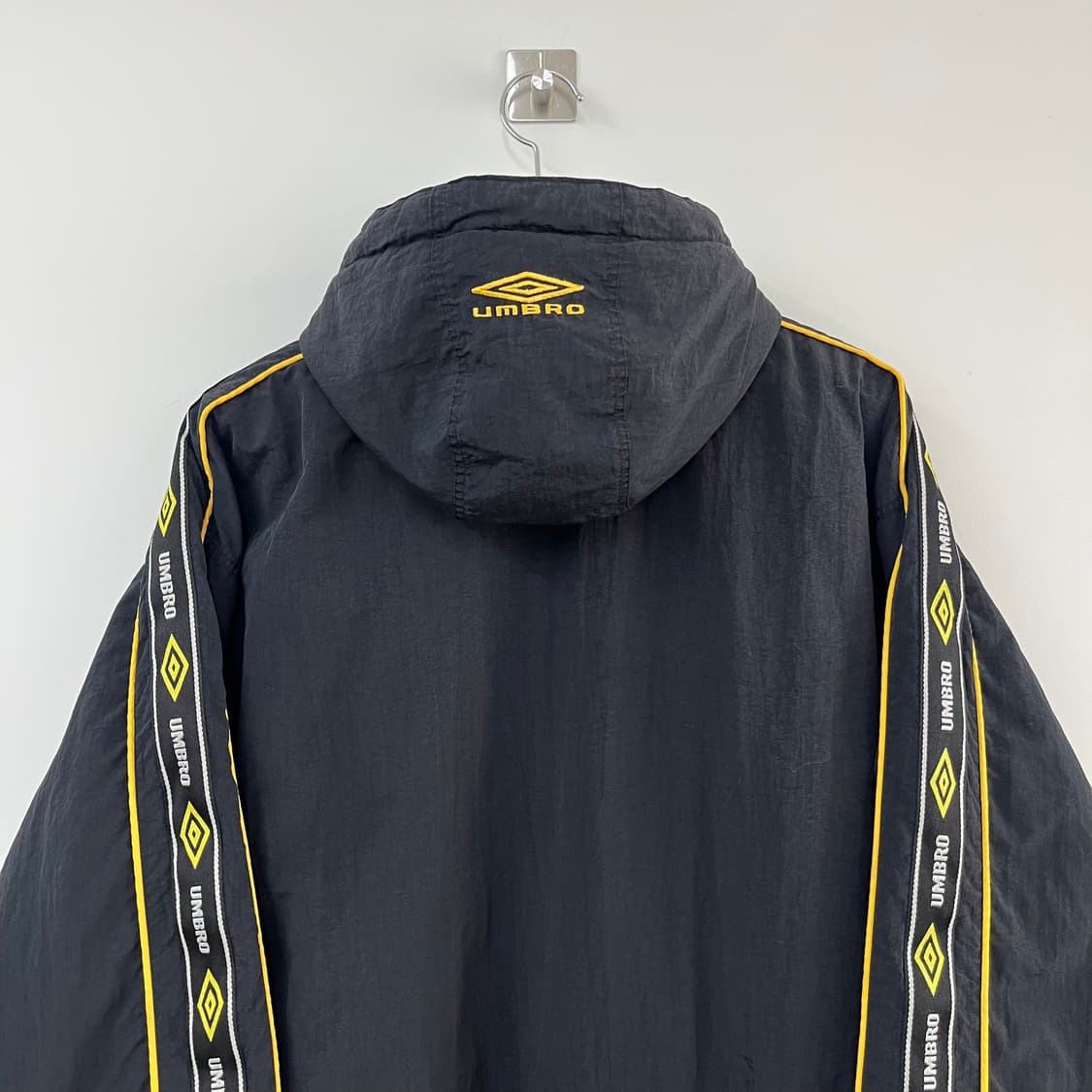 엄브로 올드스쿨 사이드라인 누빔안감 패딩 후드 점퍼 상품이미지5