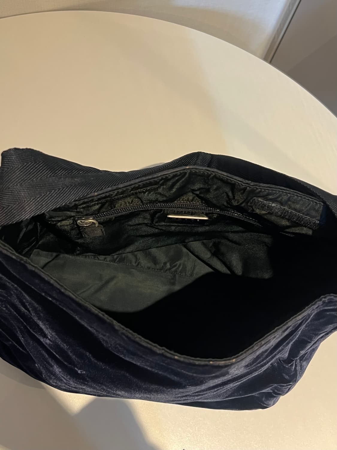 프라다 블루 벨벳 숄더백 상품이미지7