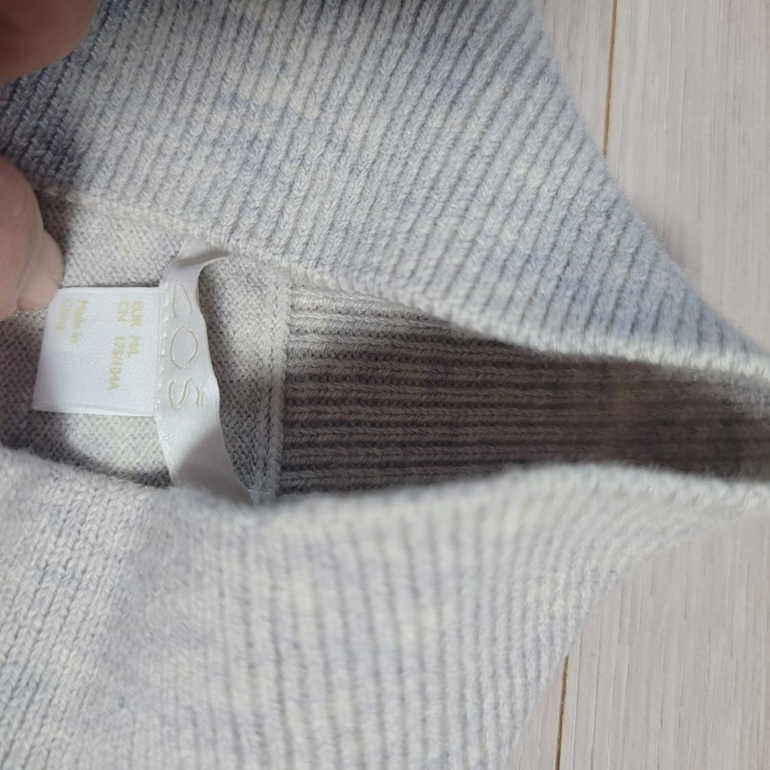 COS의 고급스러운 캐시미어 울 혼방 판초 니트  상품이미지3