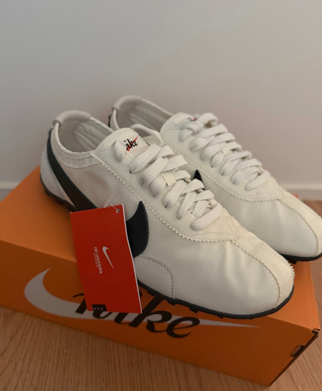 나이키 문슈 소프트 펄 앤 블랙 상품이미지2