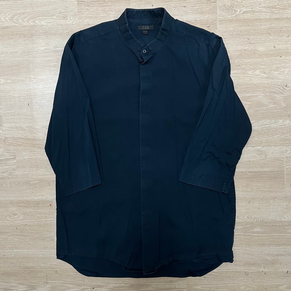 COS 코스 밴드 카라 히든버튼 라운드햄 긴팔 셔츠 [네이비] L/100 상품이미지1