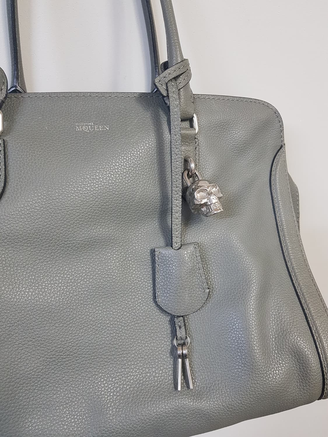 알렉산더 맥퀸 패드락 토트백  라지  상품이미지3