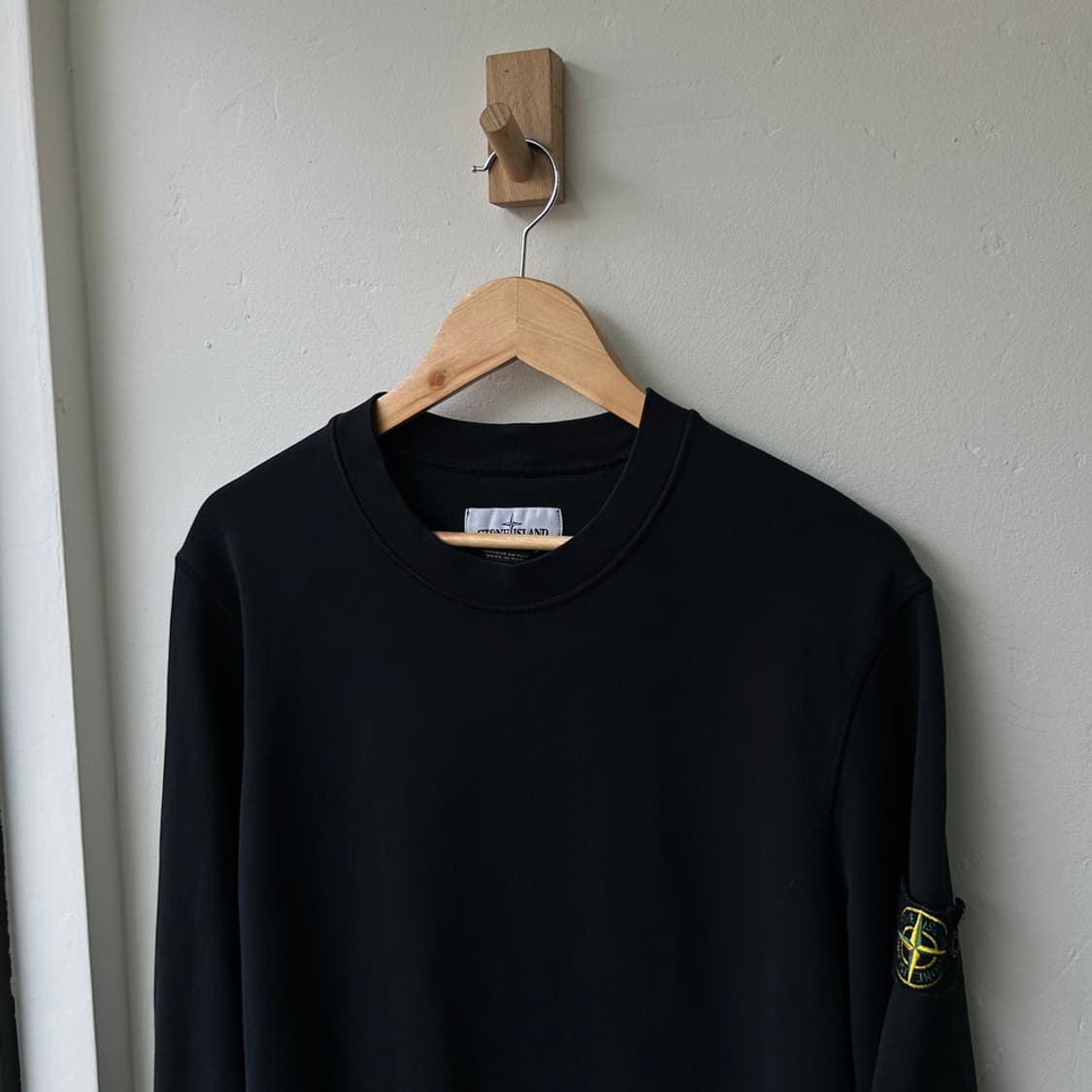 16446 - 스톤아일랜드 블랙 와펜 맨투맨 상품이미지2