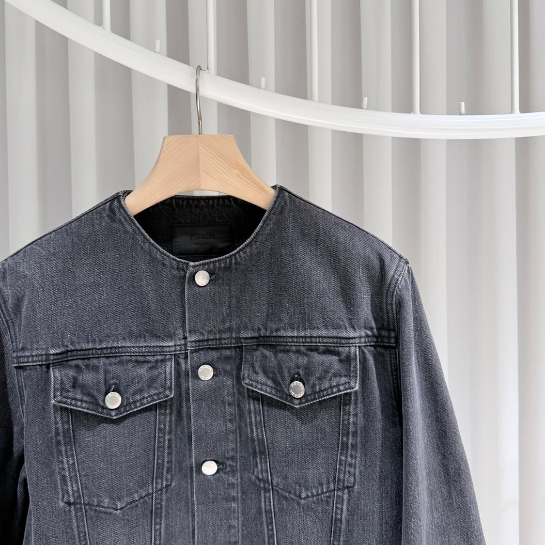 (A+/L) / 프라다 삼각로고 카라리스 데님 블루종봄버 자켓 상품이미지4