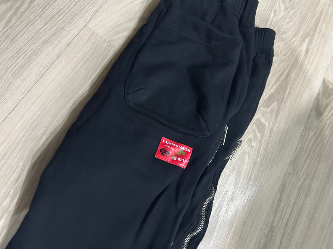 언더커버리즘 사이드 지퍼 스웻팬츠 2 상품이미지3