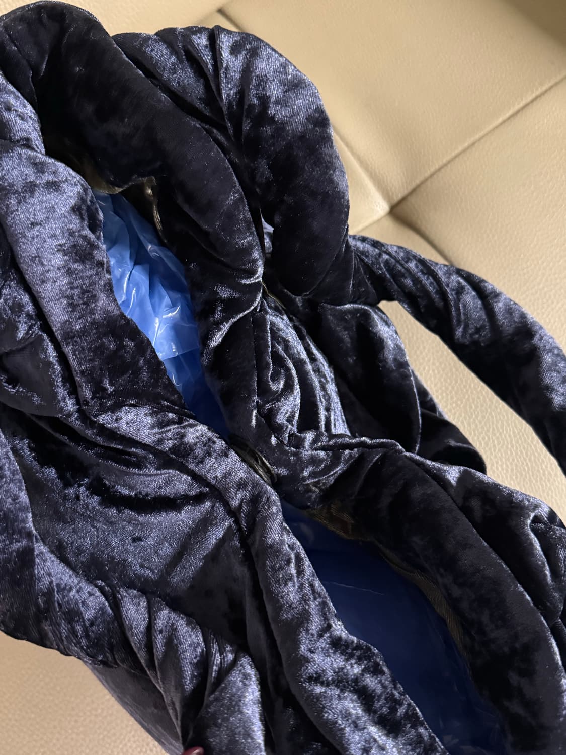 twist line detail velour shoulder bag 상품이미지5