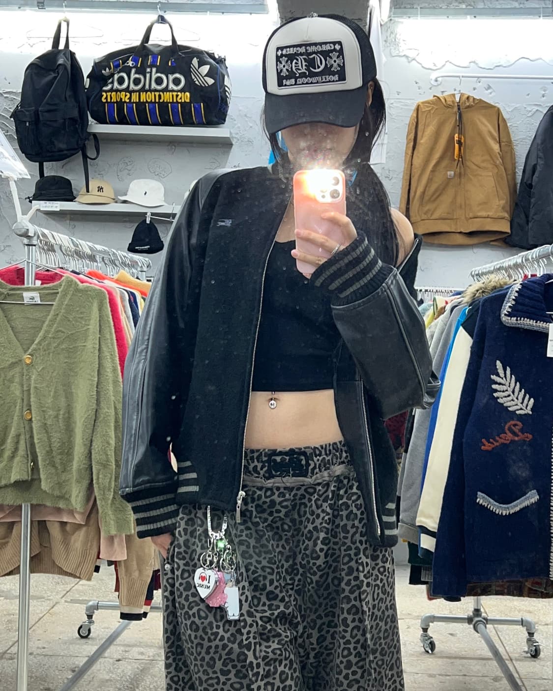 착샷O 버버리 블루라벨 레더 바시티 상품이미지6