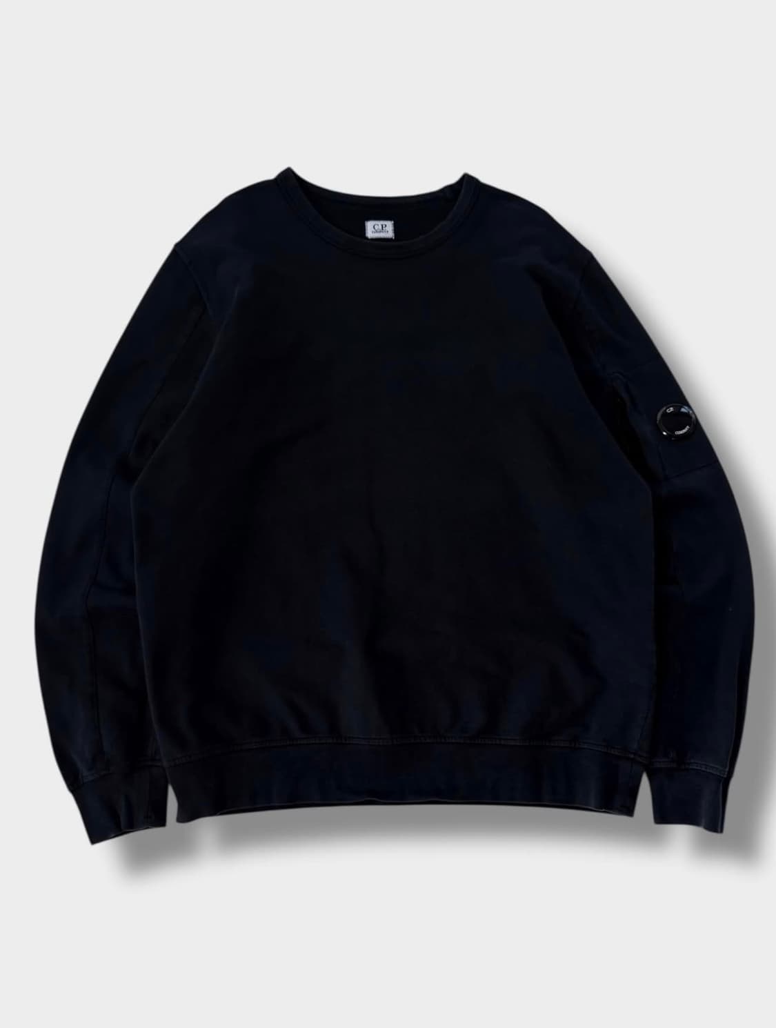 CP컴퍼니 렌즈 맨투맨 XL 상품이미지1