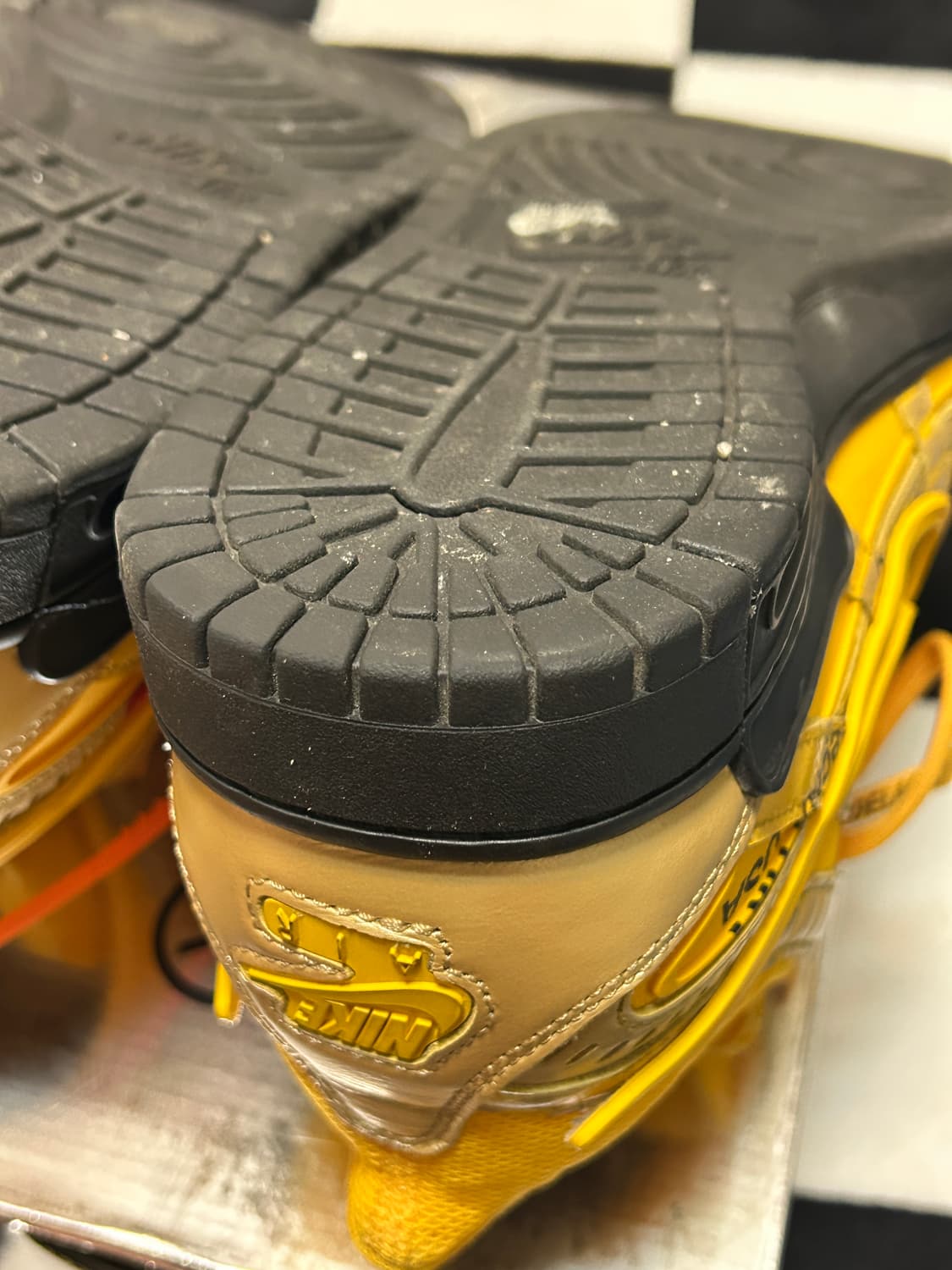 나이키 러버덩크 유니버시티골드 판매합니다 상품이미지9