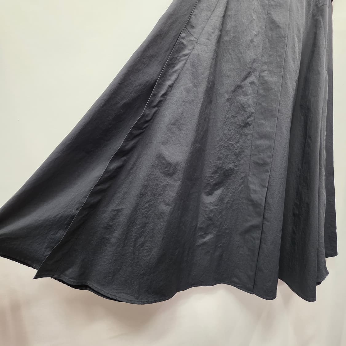 1172 우드세이지 플레어 롱 스커트 블랙 S 여성 스커트 상품이미지3