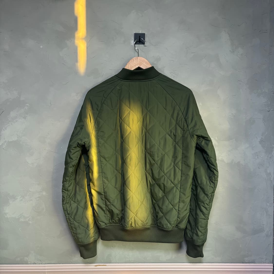 아디다스 슈퍼스타 퀄팅 경량패딩 카키 상품이미지4