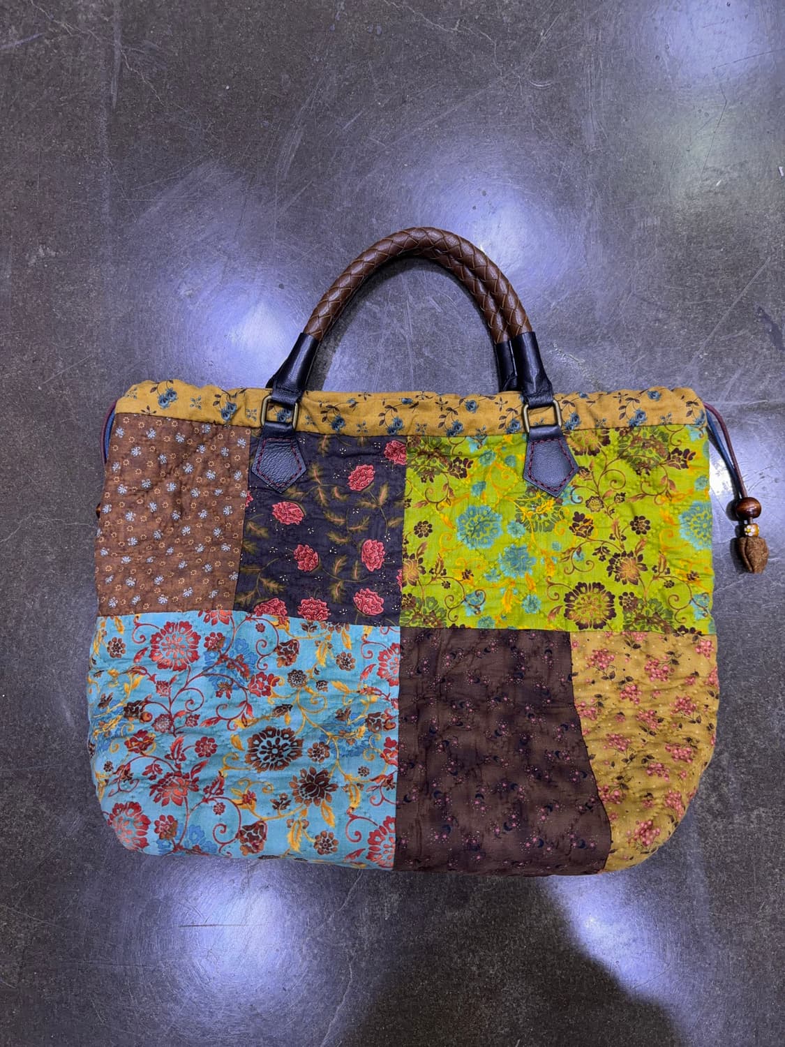 패치워크 플라워 퀼팅 핸드메이드 레더 배색 토트백 상품이미지2