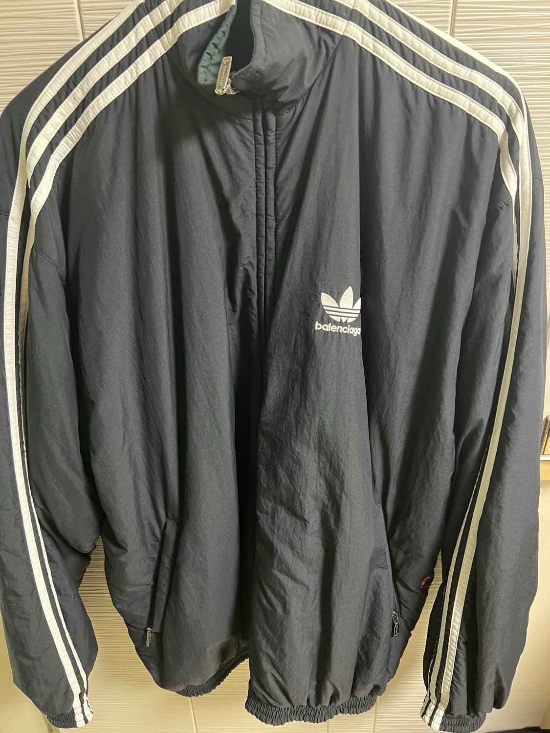 발렌시아가X아디다스 포플린 리버시블패딩팝니다 상품이미지1