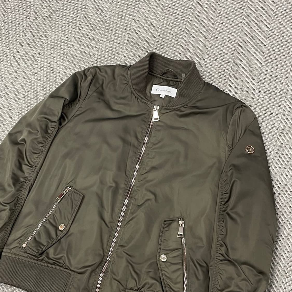 캘빈클라인 금장 로고 바시티 점퍼 v0089 상품이미지3