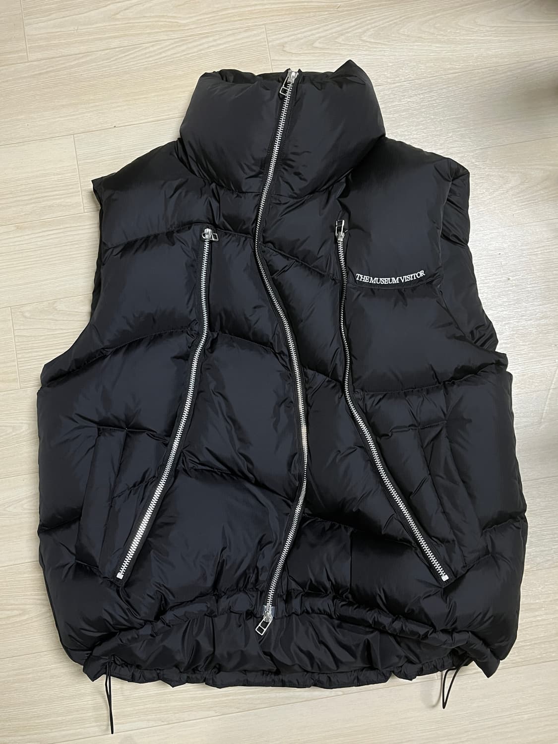 더뮤지엄비지터 패딩조끼 상품이미지1