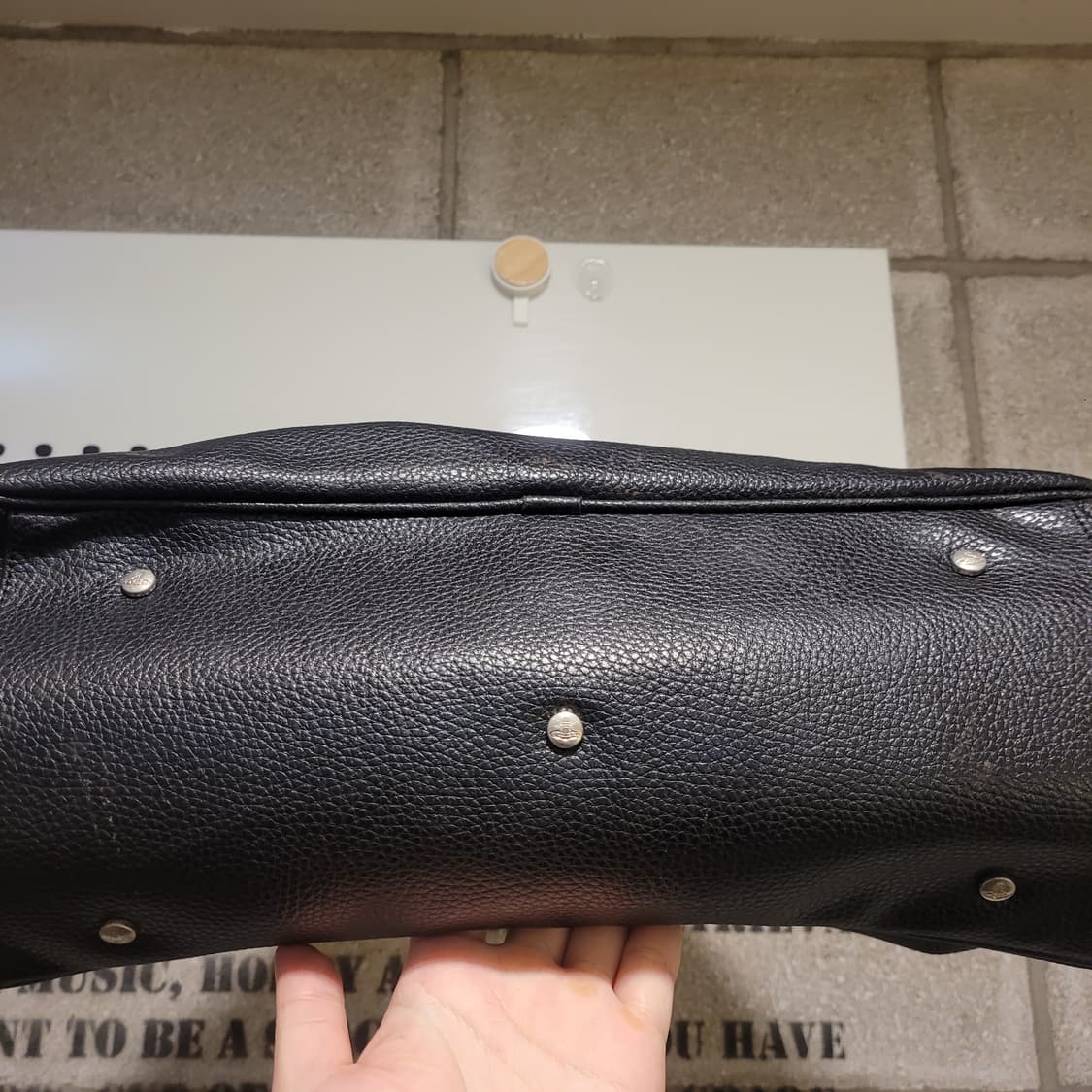 비비안웨스트우드 펀칭로고 토트백 상품이미지6