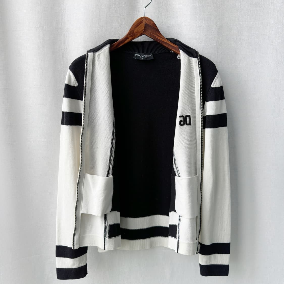 돌체앤가바나 로고 자수 니트 집업 가디건 블랙 화이트 95 상품이미지5
