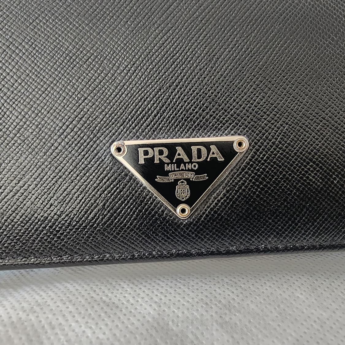 상태양호 프라다 정품 삼각로고 사피아노 장지갑 블랙 상품이미지2