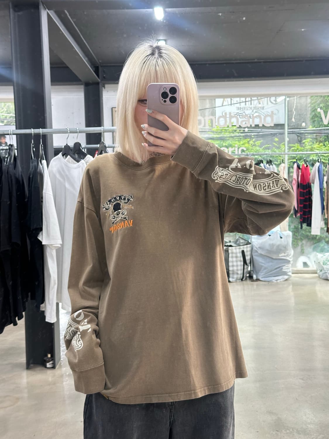 벤슨 카키브러운 백스컬본 자수 긴팔 롱슬리브 티셔츠 상품이미지1