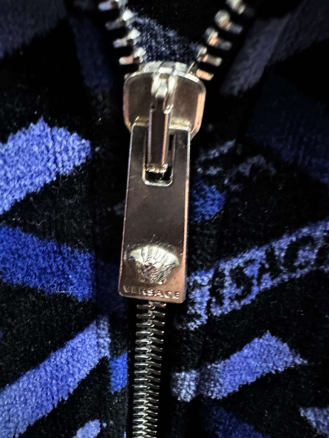 베르사체 모노그램 플리스 트랙자켓 M (테일러핏) 상품이미지4