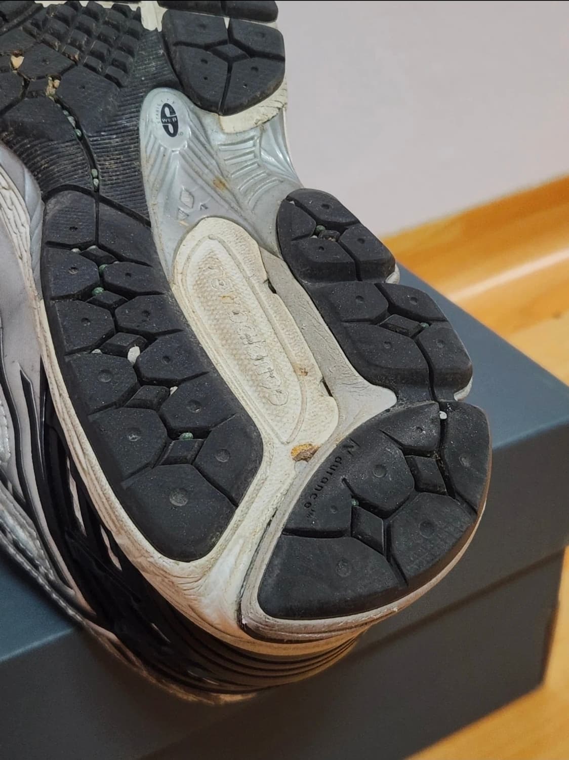 뉴발란스 1906R 실버 메탈릭 블랙 270 상품이미지7