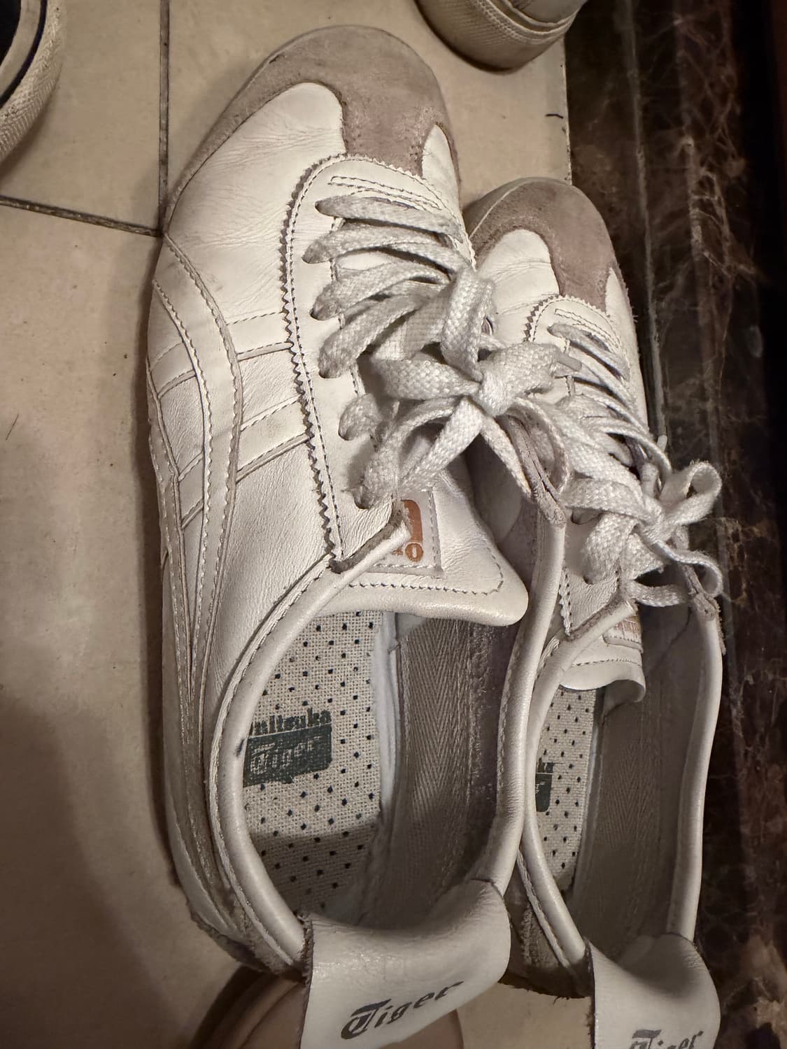 오니츠카타이거 상품이미지1