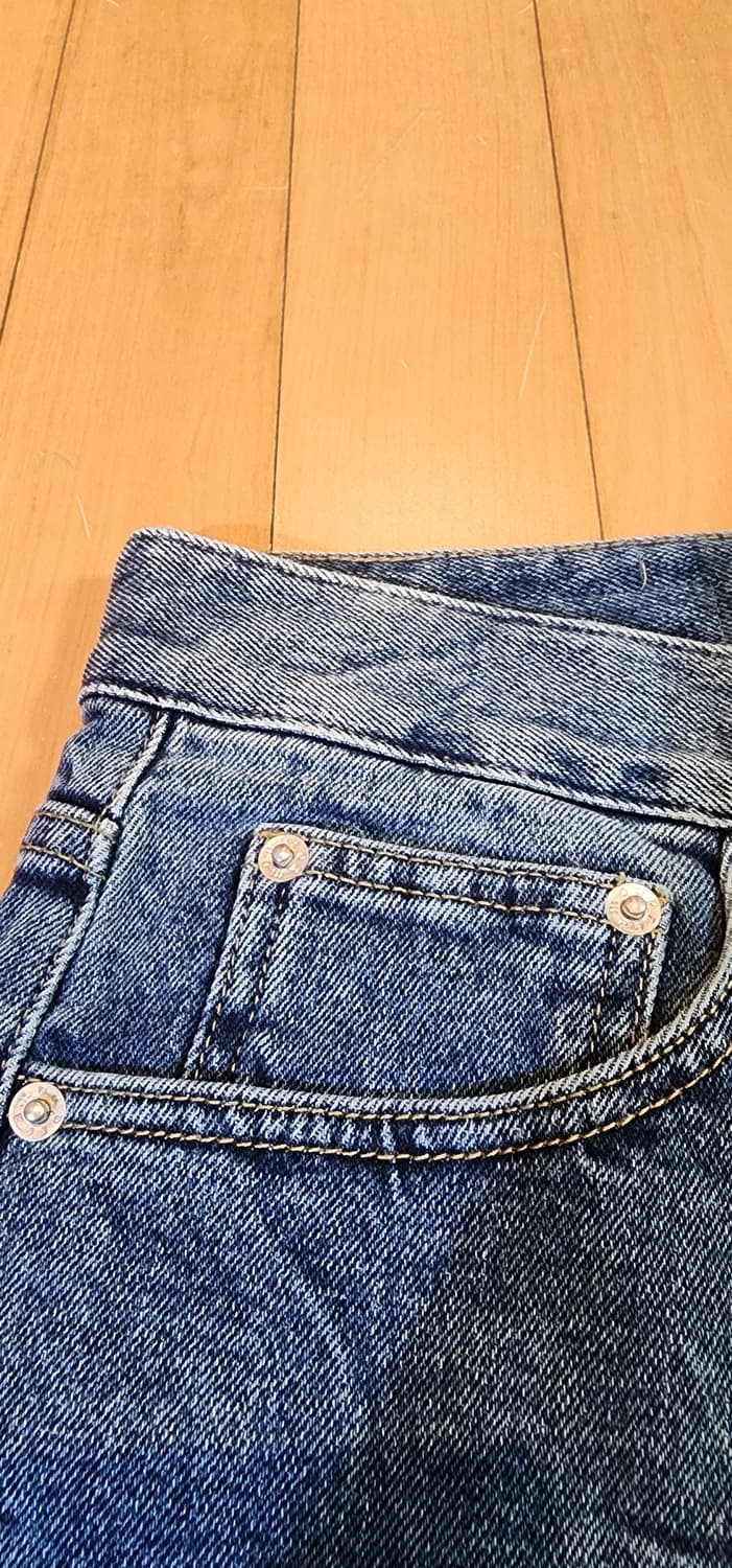 (새상품)아모프레 진청 테이퍼드 데님팬츠 34 상품이미지4