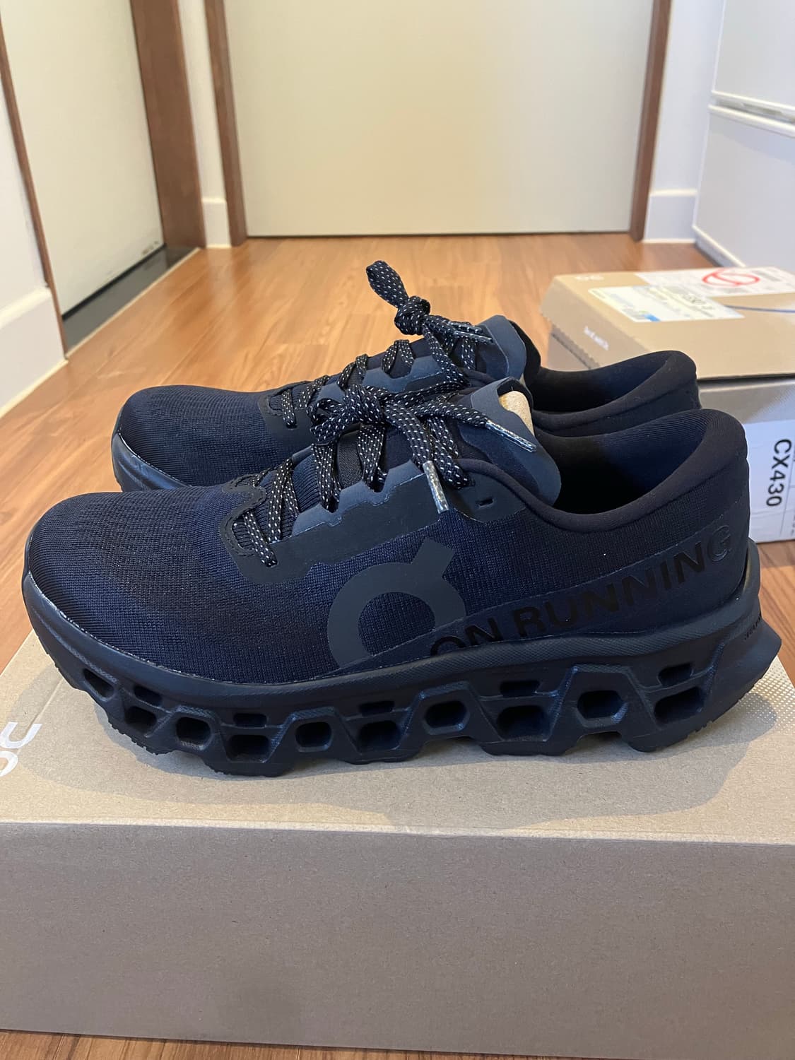 온러닝 클라우드몬스터3 블랙 255 상품이미지2