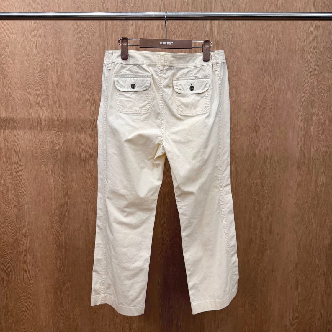 버버리 런던 팬츠 사이드 버튼 장식 포켓 디테일 스트레이트핏 아이보리 상품이미지3