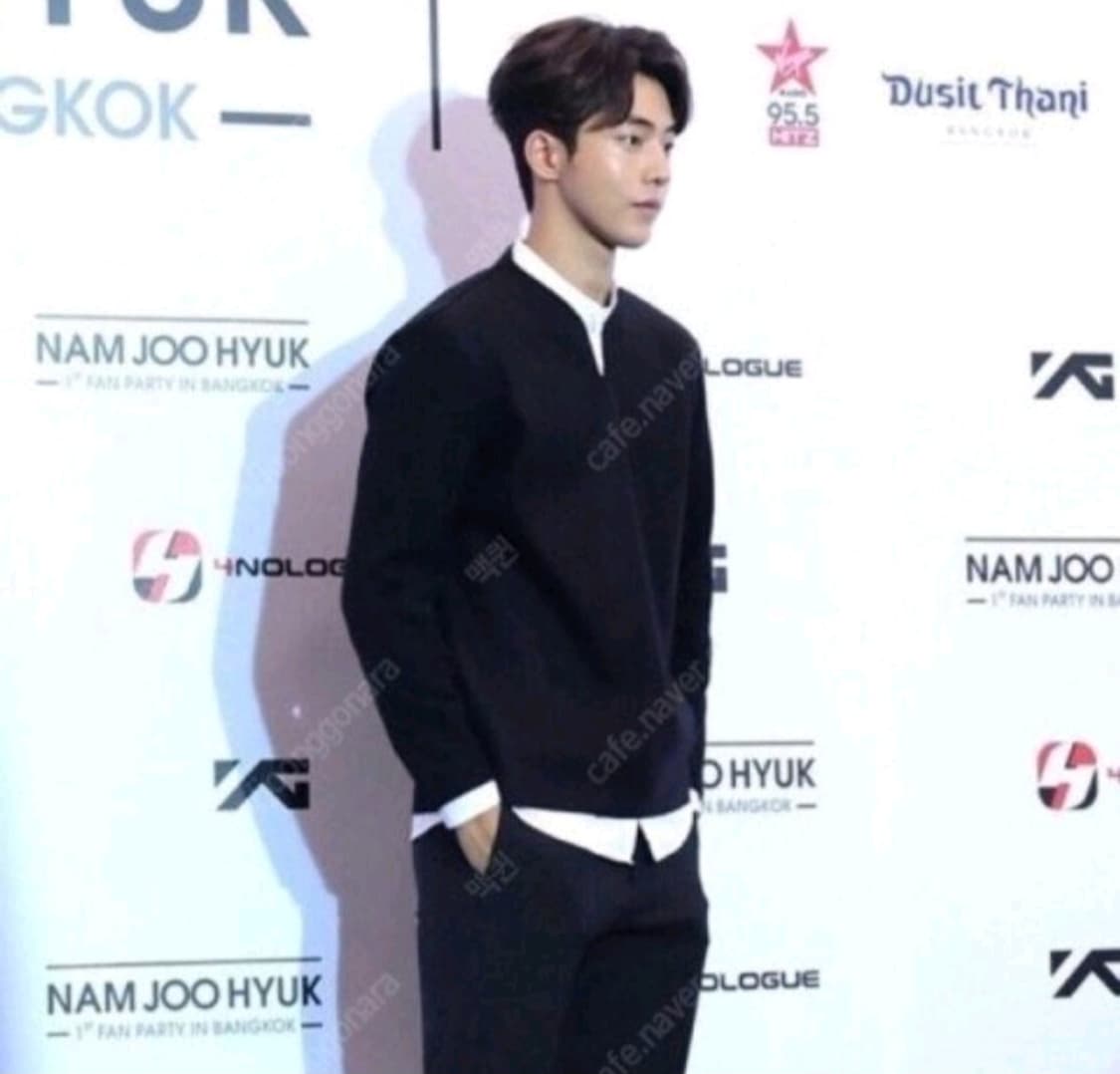 (남주혁 착용 새상품) 솔리드옴므 펠트니트 네이비 남주혁니트 엑소수호니트 상품이미지1