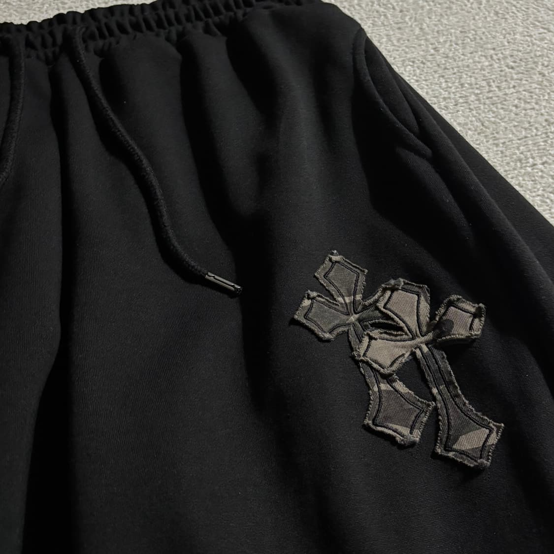 보세 카모 십자가 자수 핀턱 트레이닝팬츠 블랙 상품이미지2