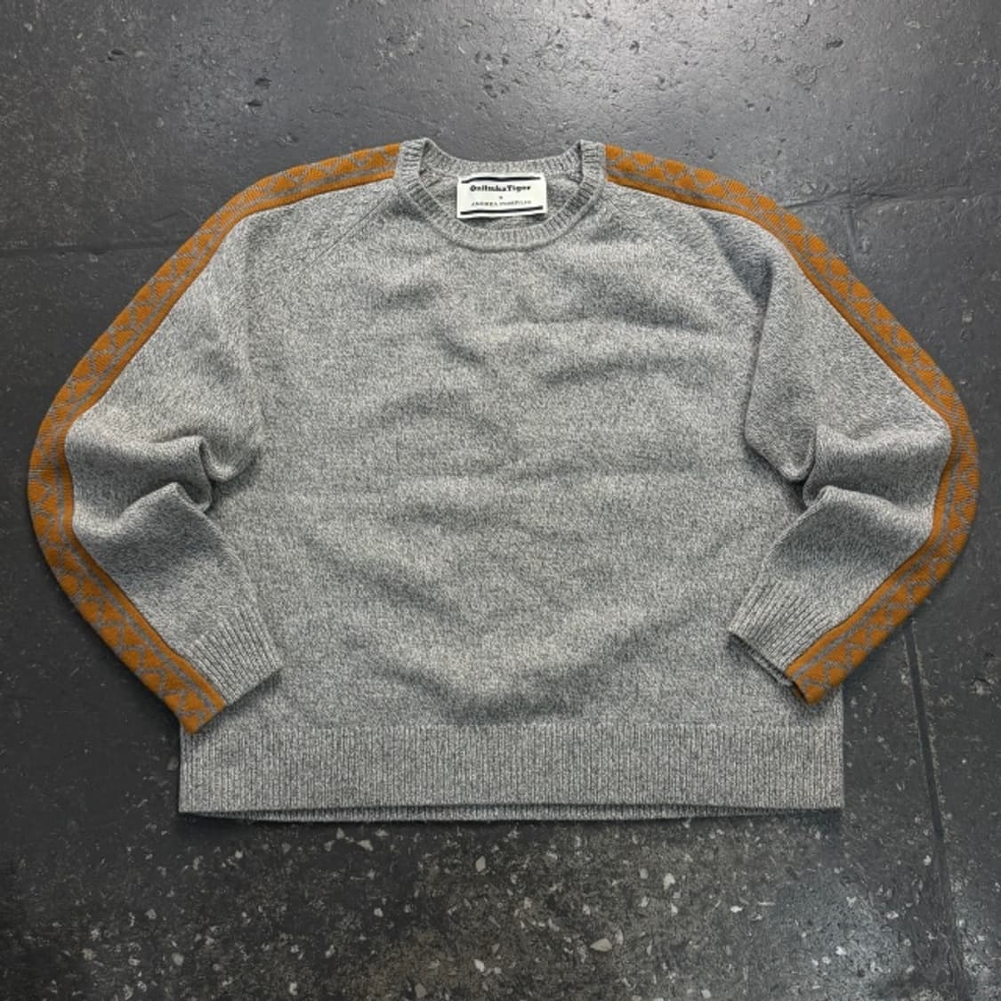 100 오니츠카타이거 X 안드레아 폼필리오 니트 상품이미지1