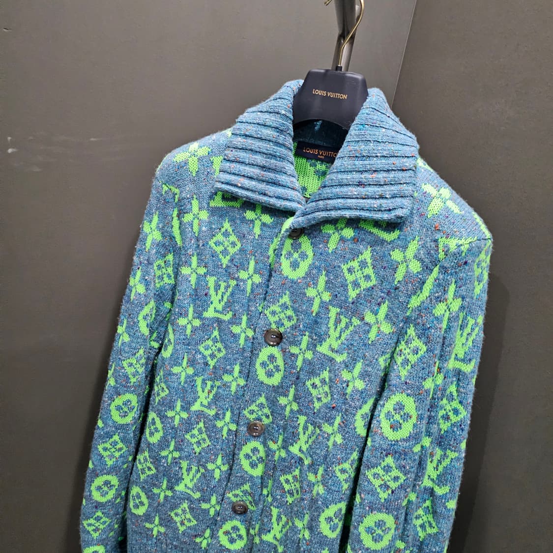루이비통 모노그램 시그니처 레귤러 리브드 울 가디건 상품이미지3