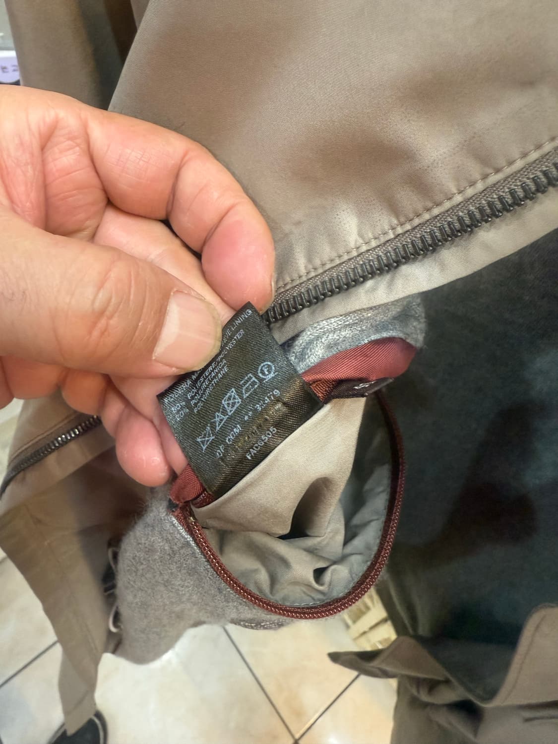 48/100 정품 로로피아나 트레블러 자켓 팝니다 상품이미지7