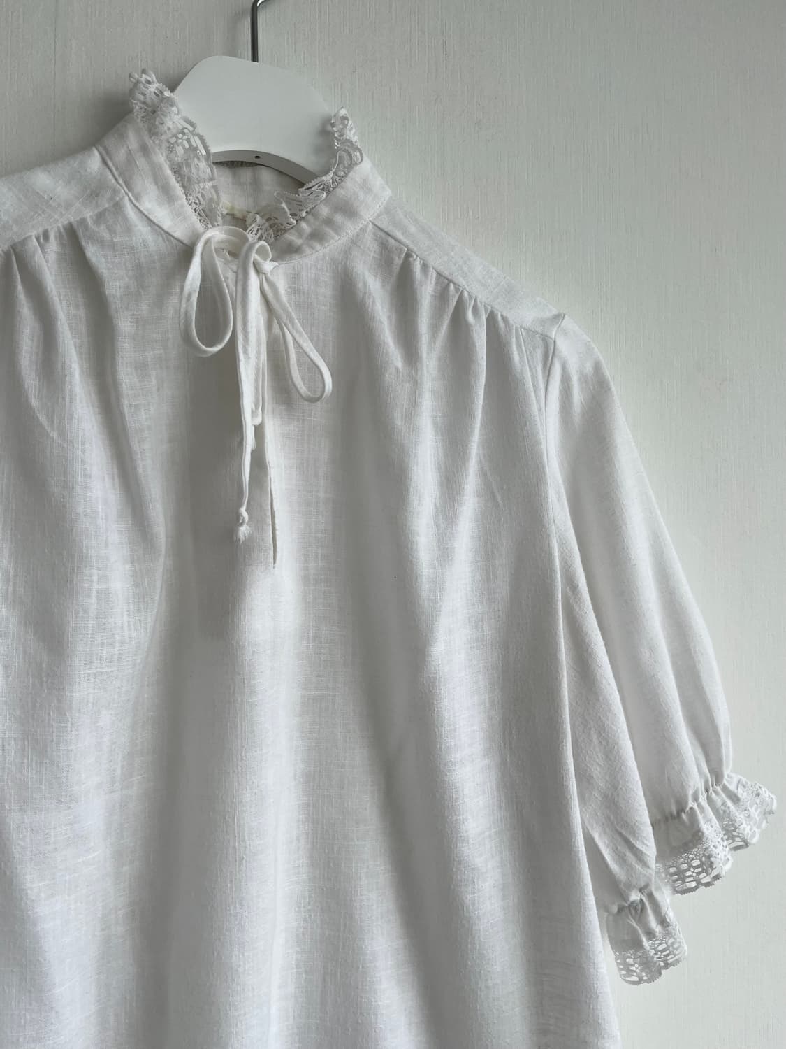 *SALE) 퓨어 레이스 리본넥 린넨 블라우스 상품이미지2