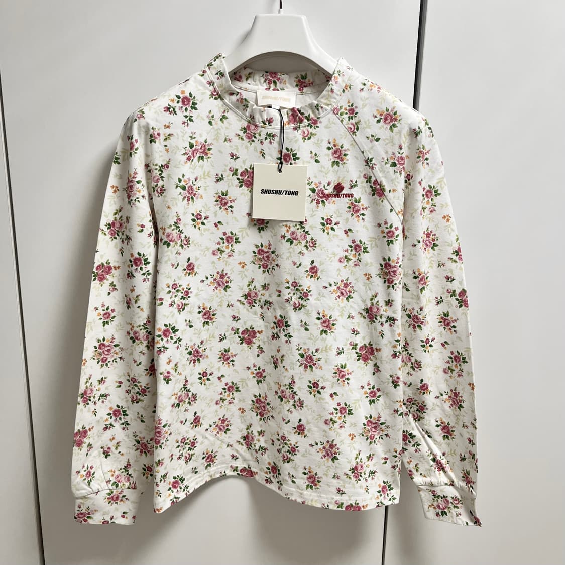 [6,8,10]슈슈통 26ss 플로럴 롱 슬리브리스 탑/화이트 상품이미지2