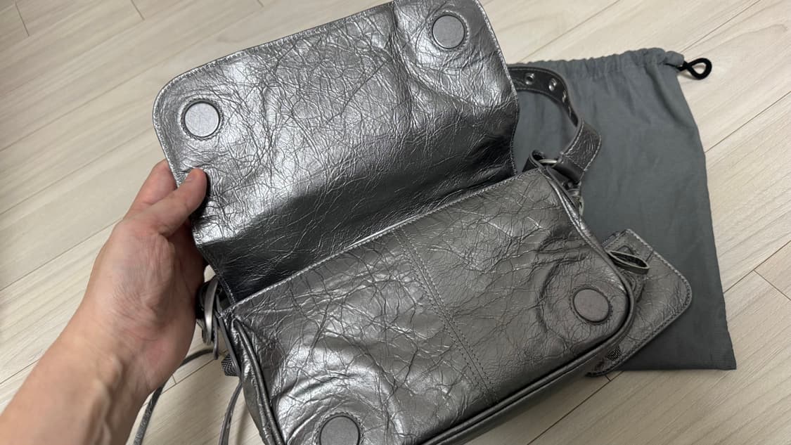 [OS] 발렌시아가 르 카골 플랩백  (크로스백) XS 실버 글레이 상품이미지4