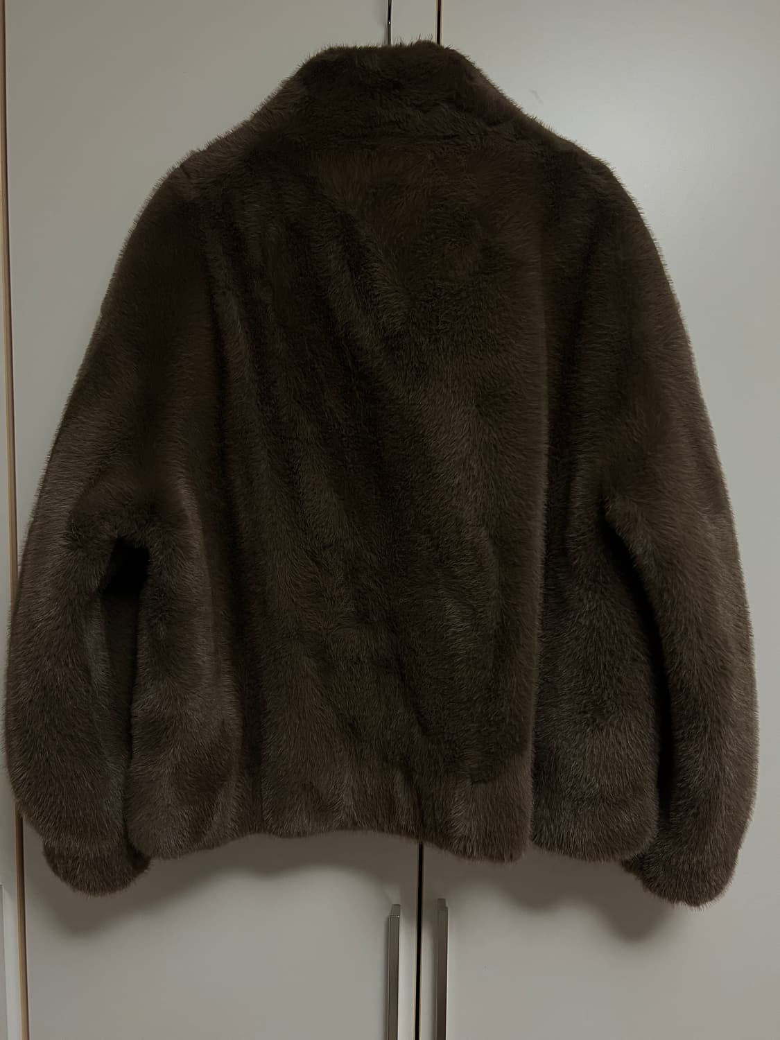 앤클라인 브라운 하이넥 밴딩 크롭 퍼자켓 상품이미지4