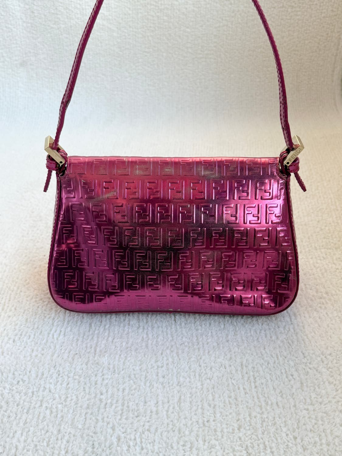 [정품+매우희귀] 펜디 핑크 메탈릭 주키노 바게트백 상품이미지4