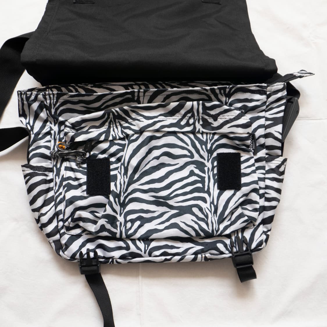 아웃도어 지브라 메신저백 상품이미지4