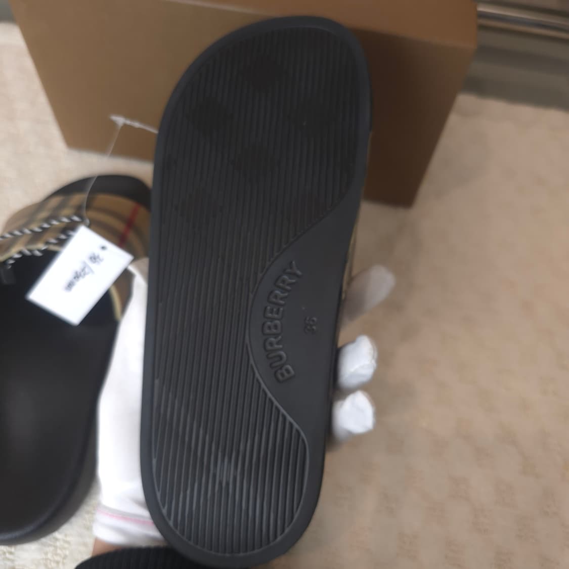 [정품/중고] 버버리 슬리퍼 (새상품) 상품이미지4