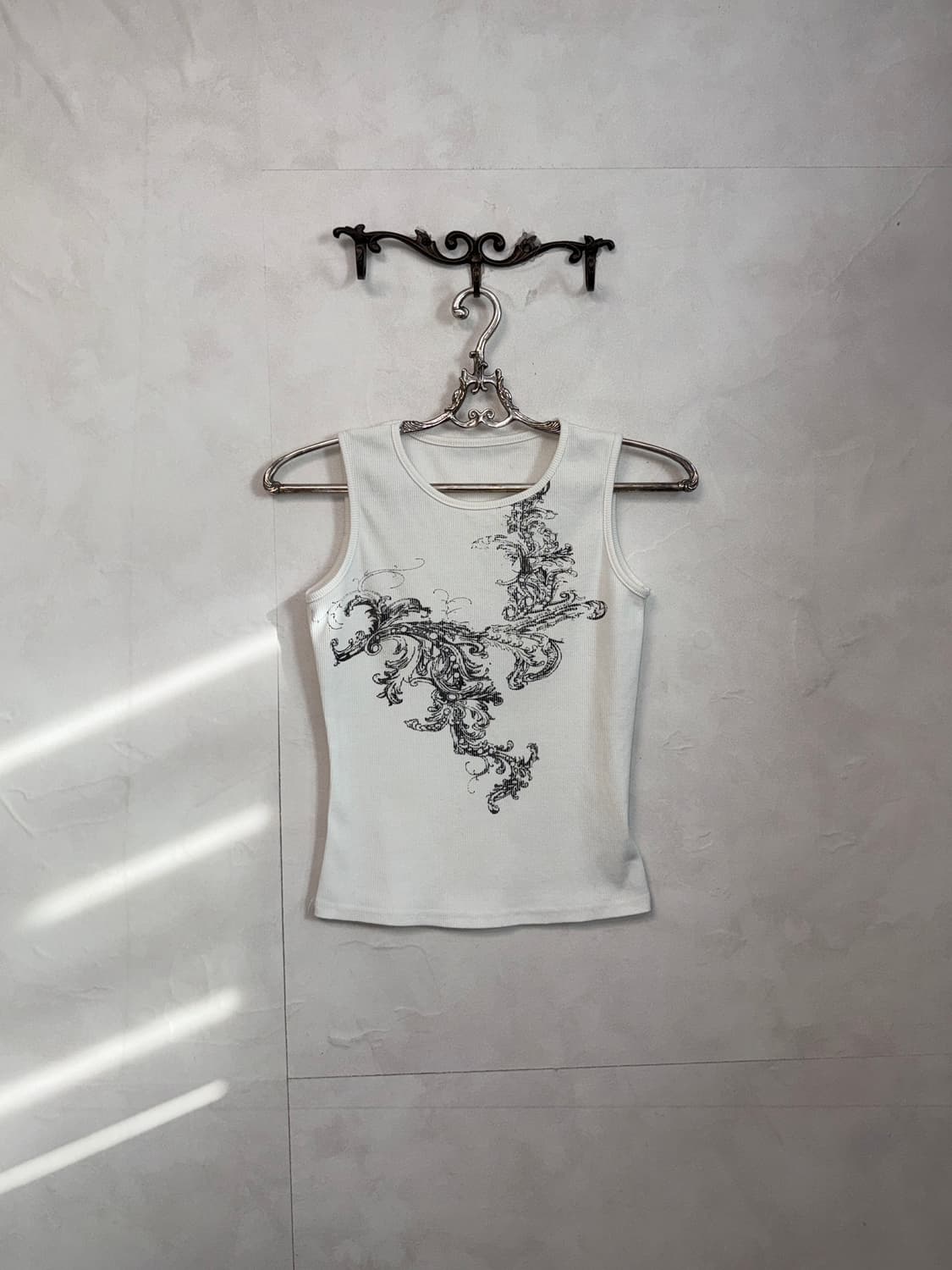 White oriental y2k printing sleeveless 상품이미지1