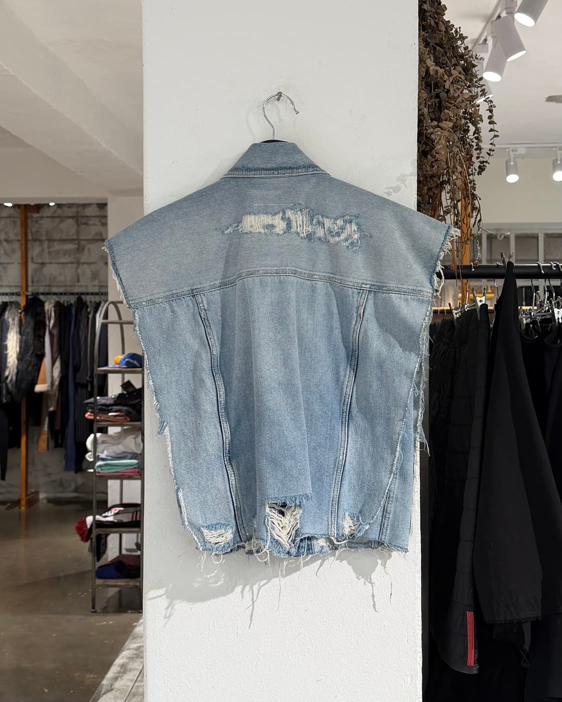 mm6 연청 데미지 데님 베스트  상품이미지6