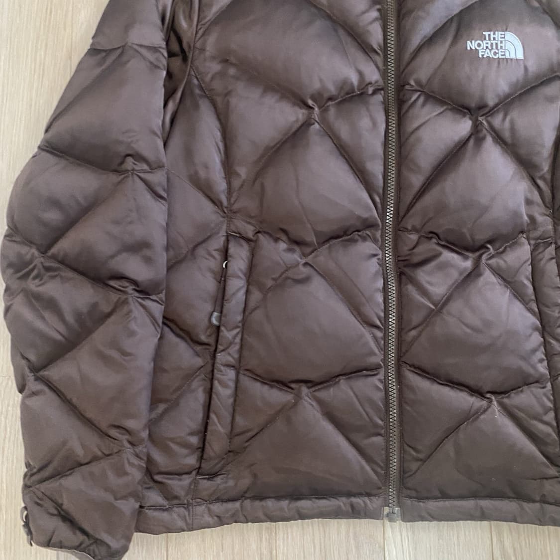 노스페이스 여성 550 다운 패딩 초콜릿 브라운 다이아몬드 퀼팅 상품이미지2