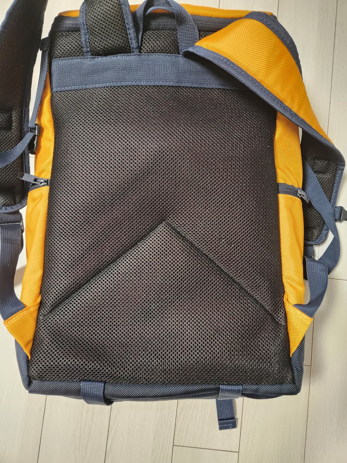 LEFTFIELD 백팩 가방

지퍼 약간의 사용감 외에는 거의 새상품급입 상품이미지6