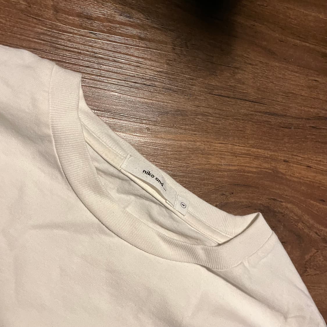 니코앤드 엘보우 디테일 코튼 티셔츠 상품이미지3