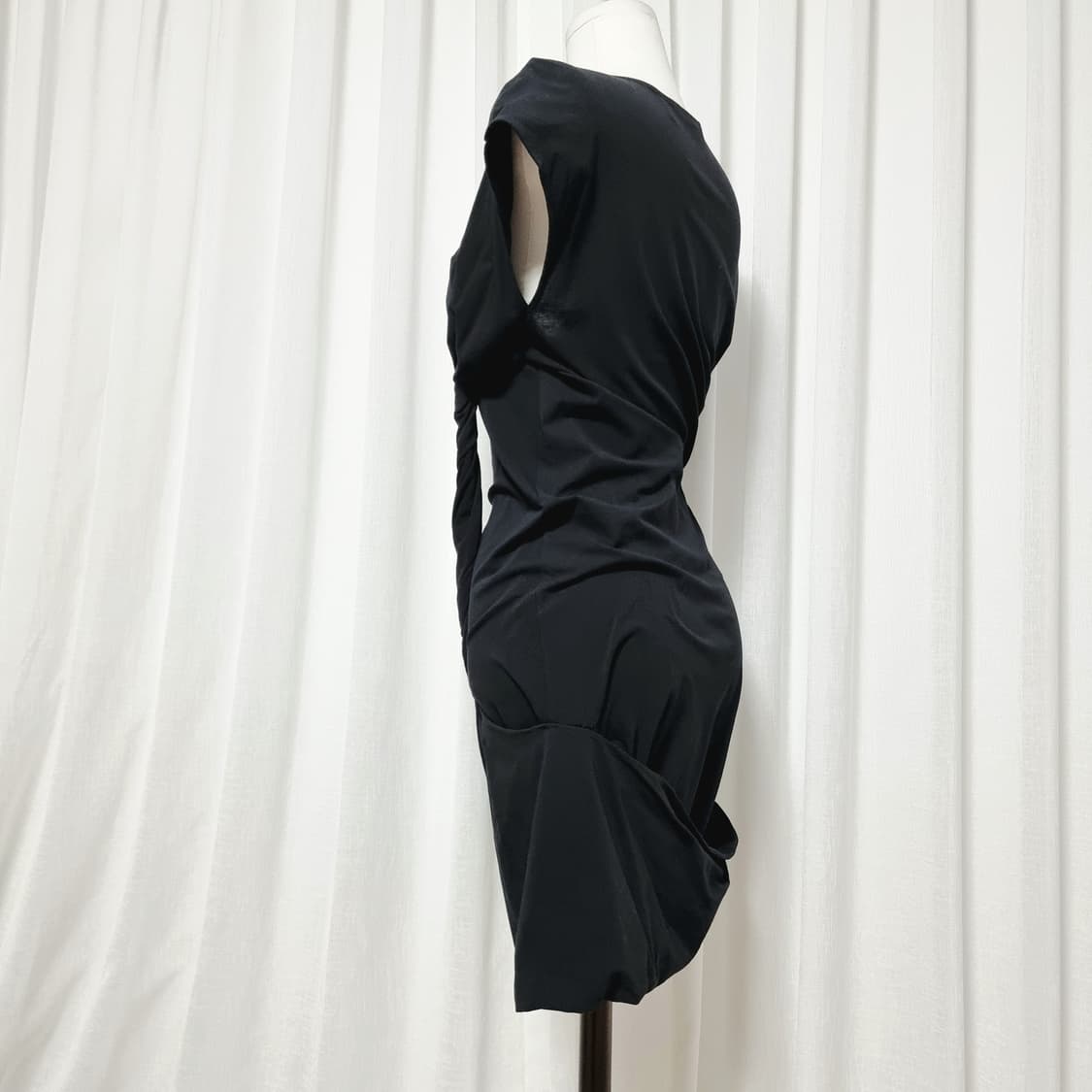 헬무트랭 드레이프꼬임 셔링 스판 언발란스 원피스 (55) 상태최상 상품이미지3
