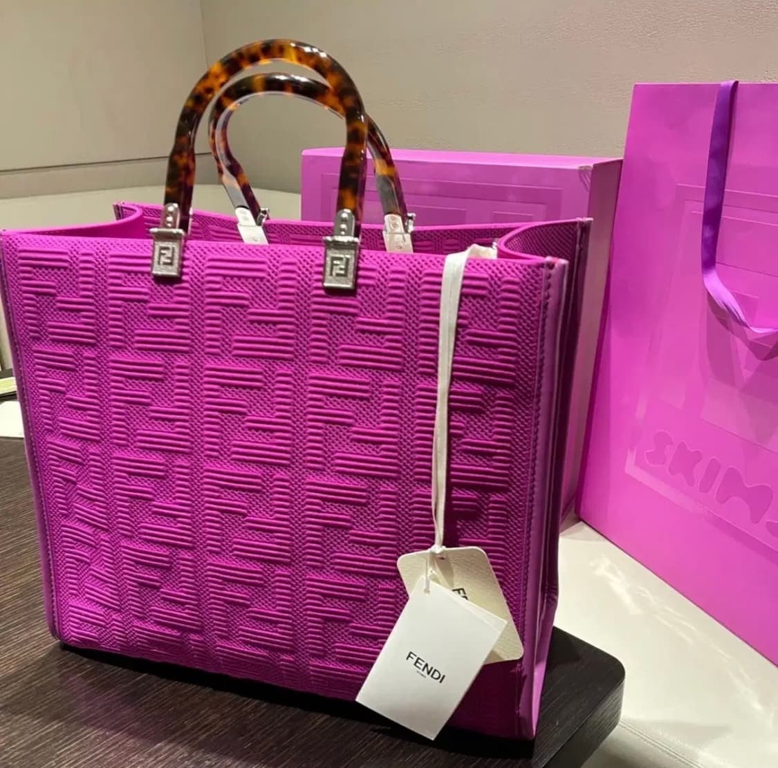 펜디 스킴스 새상품 Skims 콜라보 희소성 한정판 선샤인백 상품이미지2